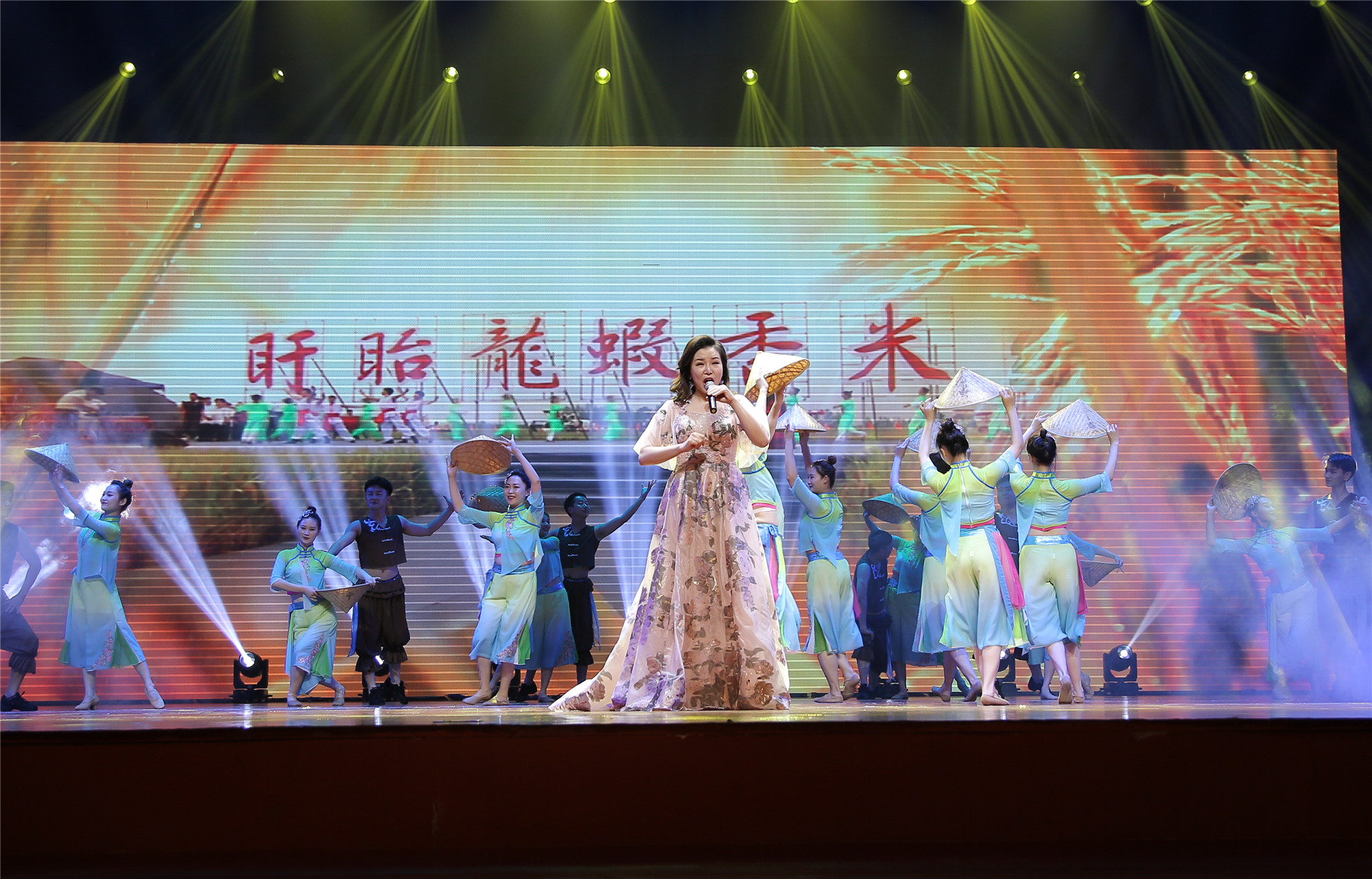 1624414752817746.jpg 閉幕式文藝演出現(xiàn)場_副本.jpg