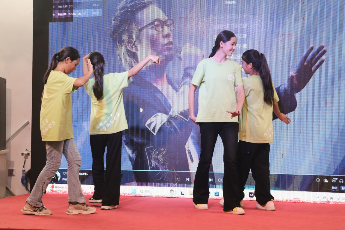 1722074496755434.jpg 結營儀式-學生自發表演節目.jpg